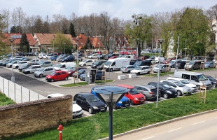 Semmivel sem nehezebb helyet találni akkor, ha ingyenes a parkolás