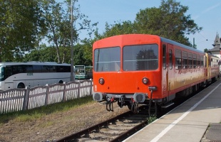 Vasárnap hajnalban óraigazítás a vasútnál és a Volánbusznál