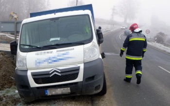 Álló kisteherautóba hajtottak Kaposmérőn