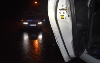 Nekiütközött egy autó nyitott ajtajának, majd gyorsan elhajtott a 71 éves sofőr