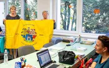Szita Károly emlékzászlót ajándékozott a Rákóczi iskolának