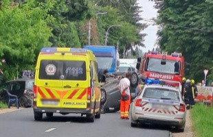 Csattant, majd a tetejére borult egy autó Bárdudvarnokon