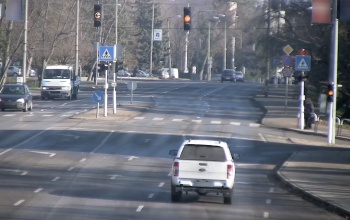 Térfigyelő kamera buktatta le a piroson áthajtó kaposvári autóst