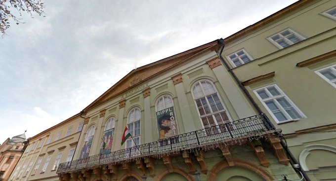 Takarékpénztár a megyeházán