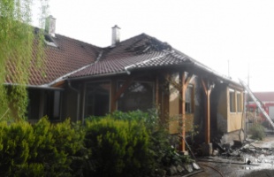 Kigyulladt egy lakóház Somogyaszalóban