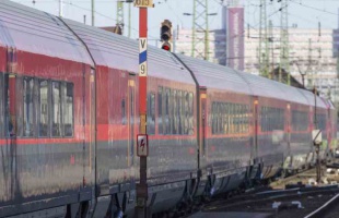Szünetel a vasúti forgalom a horvát, szlovén és ukrán határon