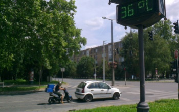 Itt a hőség