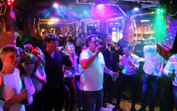 Karaoke, nőnap és szingli-party – márciusban ismét karaoke buli a Mozivilágban!