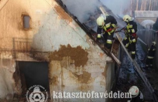 Leégett egy lakóház Lengyeltótiban