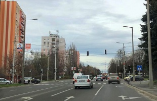 Délutántól már rendőr segíti a közlekedőket a Margit templomnál