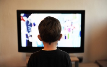 Önöknél is a tévé előtt ül még este 10-kor az ovis gyermek?