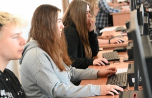Elkezdődtek az első szakmai vizsgák a KIÁKK-ban