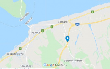 Szalagkorlátnak csapódott egy autó az M7-es autópályán