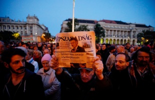 Ötmilliárd adósság az sok