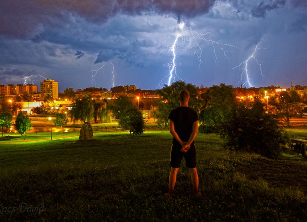 Villámok a város felett