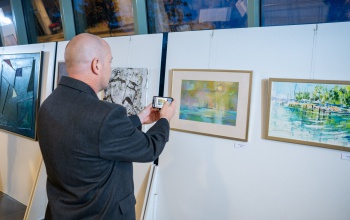 Katonák ecsettel – megnyílt a „Kamuflázs, avagy mit rejt a terepszín” című kiállítás