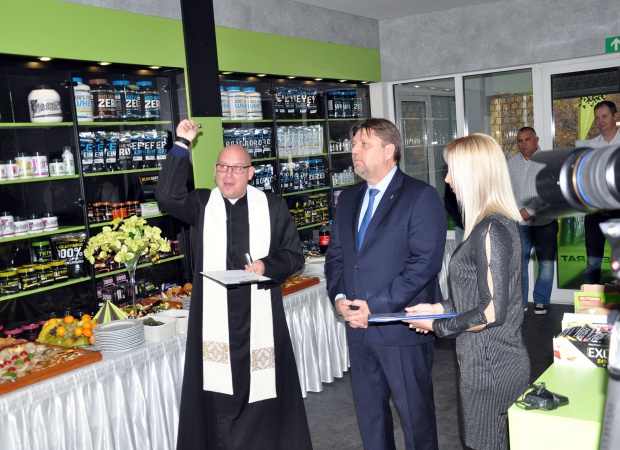Megnyitották, megáldották, - Startol az új FITNESS ARÉNA