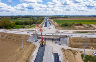 Jó ütemben halad a 67-es út kaposfüredi szakaszának építése - VIDEÓ