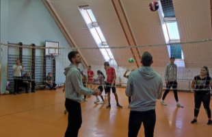 A Duráczky tanulóival röplabdáztak a Fino játékosai