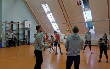 A Duráczky tanulóival röplabdáztak a Fino játékosai