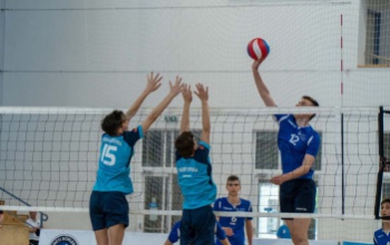 Fordulatos mérkőzés után ezüstéremmel tértek haza a Röplabda Akadémia fiatal sportolói