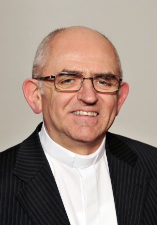 „Játszani is engedd…”