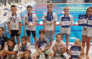 Éremeső a Delfin Országos Bajnokságról - jól szerepeltek a kaposvári úszó gyerekek