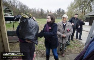 Egy konténernyi jótékonyság