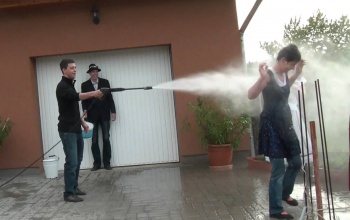 Locsolna, de nincs mivel? Segítünk!