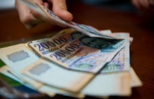 Hatmillió forintot sikkasztott el a bizniszelő férfi