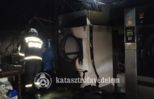Kadarkúton csirkeólban, Siófokon hotel mosodájában volt tűz
