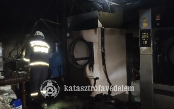 Kadarkúton csirkeólban, Siófokon hotel mosodájában volt tűz