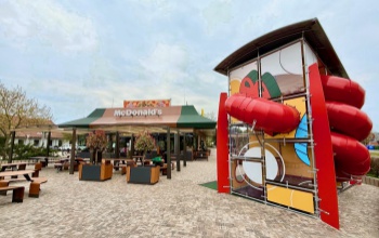 Új szintre lépett a kaposvári McDonald’s: megújult terasz, óriási játszótér várja a vendégeket