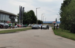 Törtek a vasak a BMW szalonnál
