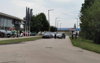 Törtek a vasak a BMW szalonnál
