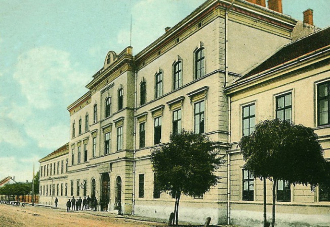 Otthonra találtak a 44-esek