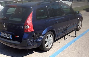 Elolvadt az autója a 37 fokos hőségben