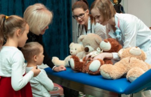 Játékos egészségnap Kaposváron a Teddy Maci Kórházzal