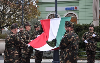 Levonták a lyukas zászlót