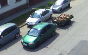 Kamera buktatta le az illegális szemetelőt, aki három utánfutónyi sittet szórt szét a Csillag utcában