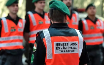 Mintegy hatezer e-cigarettát talált a NAV egy bolgár sofőrnél