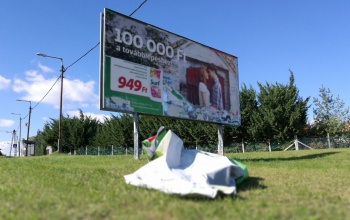 Be kell jelenteni a reklámhordozókat!