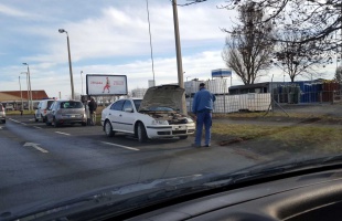 Két helyen is ütköztek a négysávoson reggel