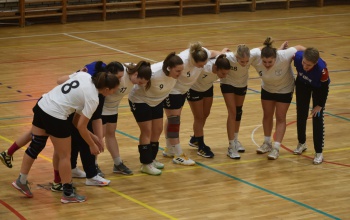 Tizenkét kapufa, kemény védekezés és tanulságos összecsapás