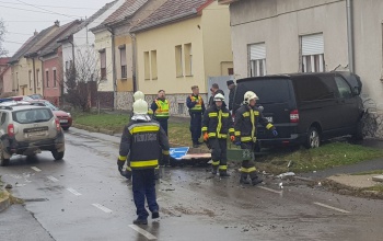 Két autó ütközött a Virág és Damjanich utca kereszteződésében