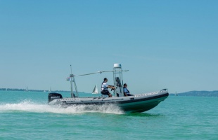 Bajba jutottak a kajakosok a Balatonon