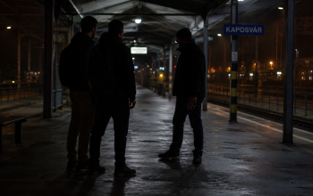 Boxerrel vett elégtételt a fiatalokon, mert azt hitte rajta nevetnek