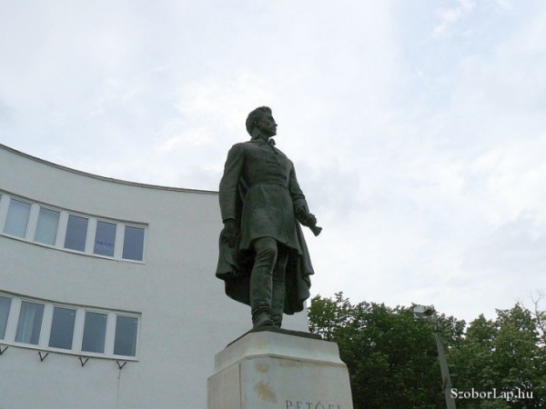 Hetven éve volt a szoboravató a Petőfi téren