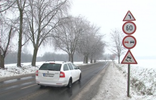 Megnéztük, miért van olyan sok baleset a jutai kanyarban