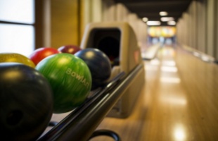 Kinti téli sportok és beltéri edzések egy alpesi szállodában